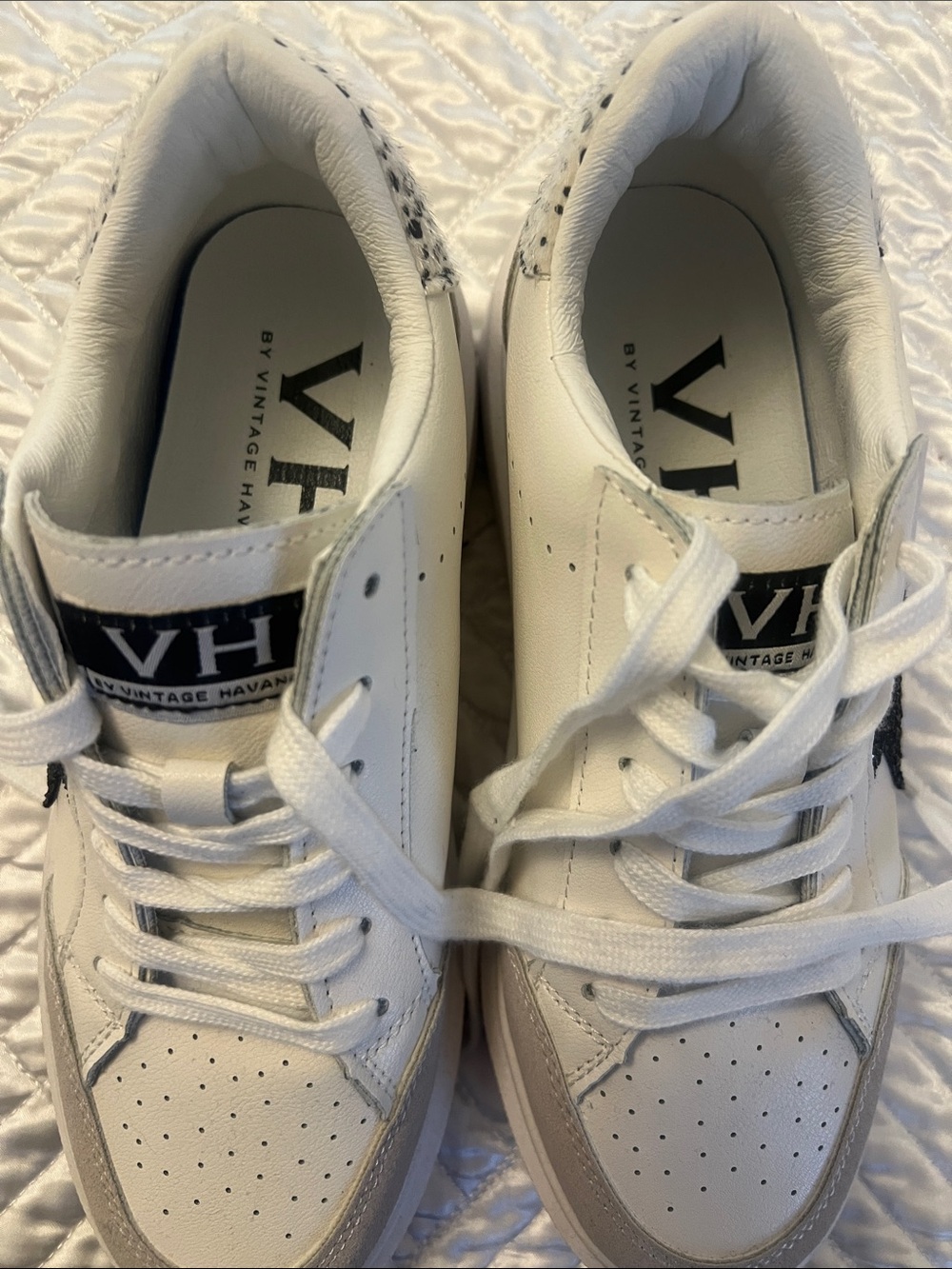 Vintage Havana White Leather Sneakers with Gray Accents